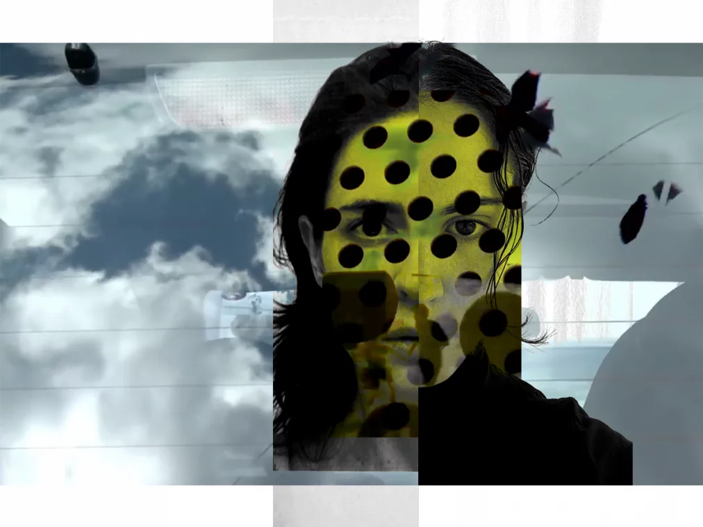 Digitales Porträt in Collage-Ästhetik: Ein Gesicht in Schwarz-Weiß ist mittig geteilt und mit gelben Flächen und schwarzen Punkten überlagert. Dahinter liegen transparente Schichten aus Wolken, Autoinnenraum und abstrakten Texturen, die das Bild verfremden.