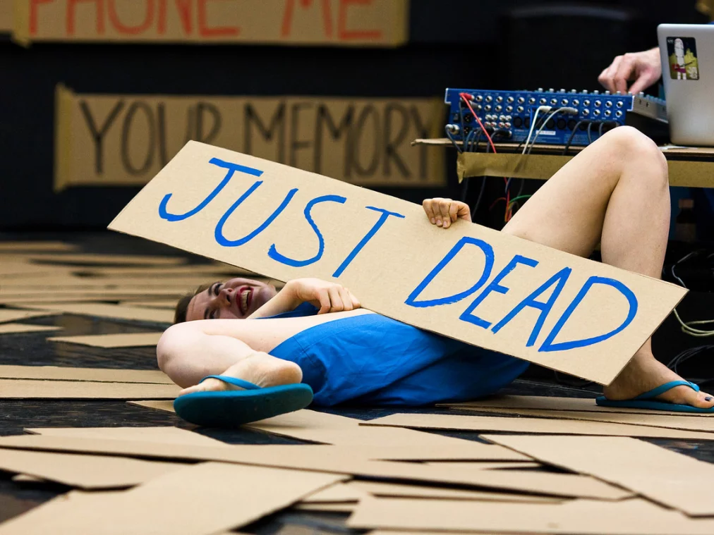 la-ribot_laughing-hole-2006_chicago-time-performance-festival_chicago-cultural-center_2013_photo-john-sisson-23