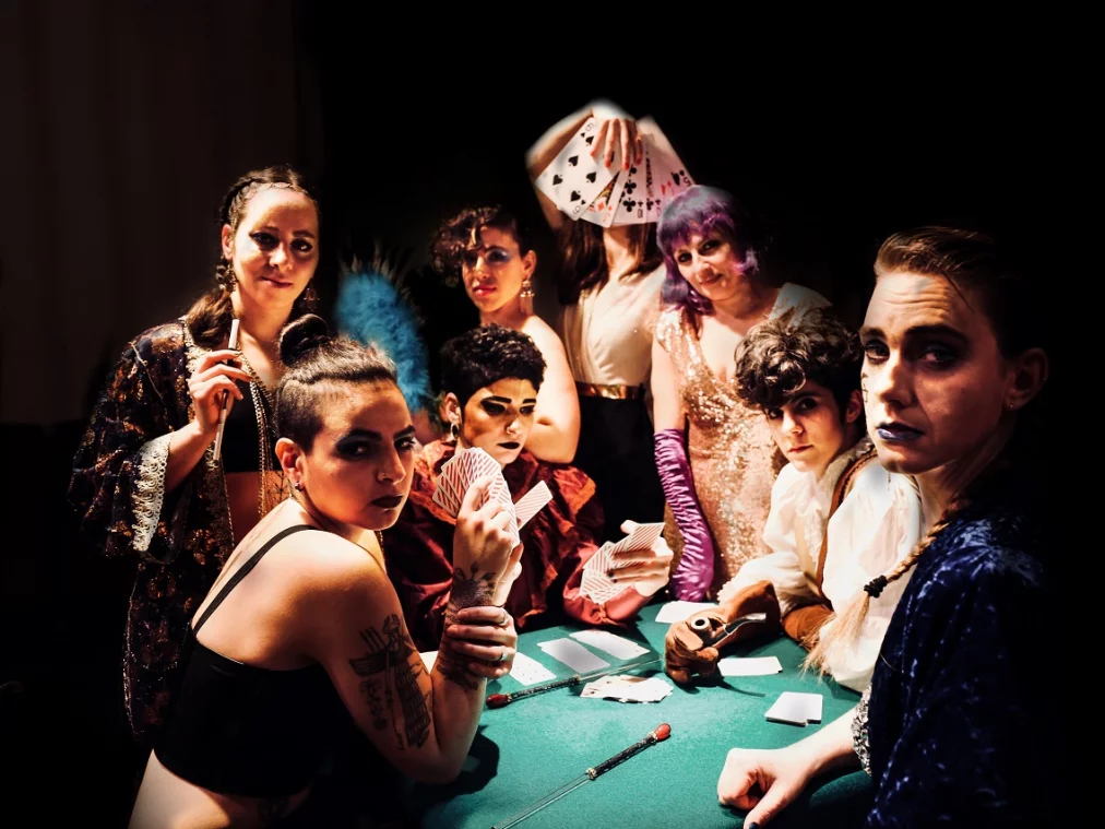 across-the-middle_c_andr---lewski_hp