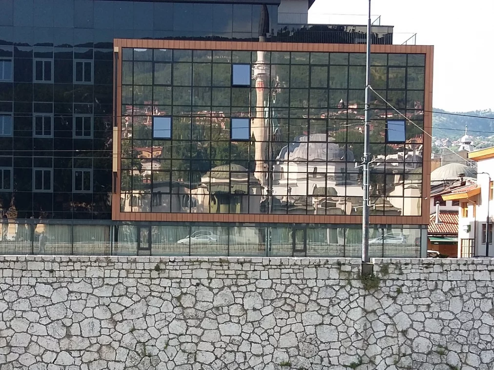 zwischen-den-s--ulen_c_ann-klage_hp